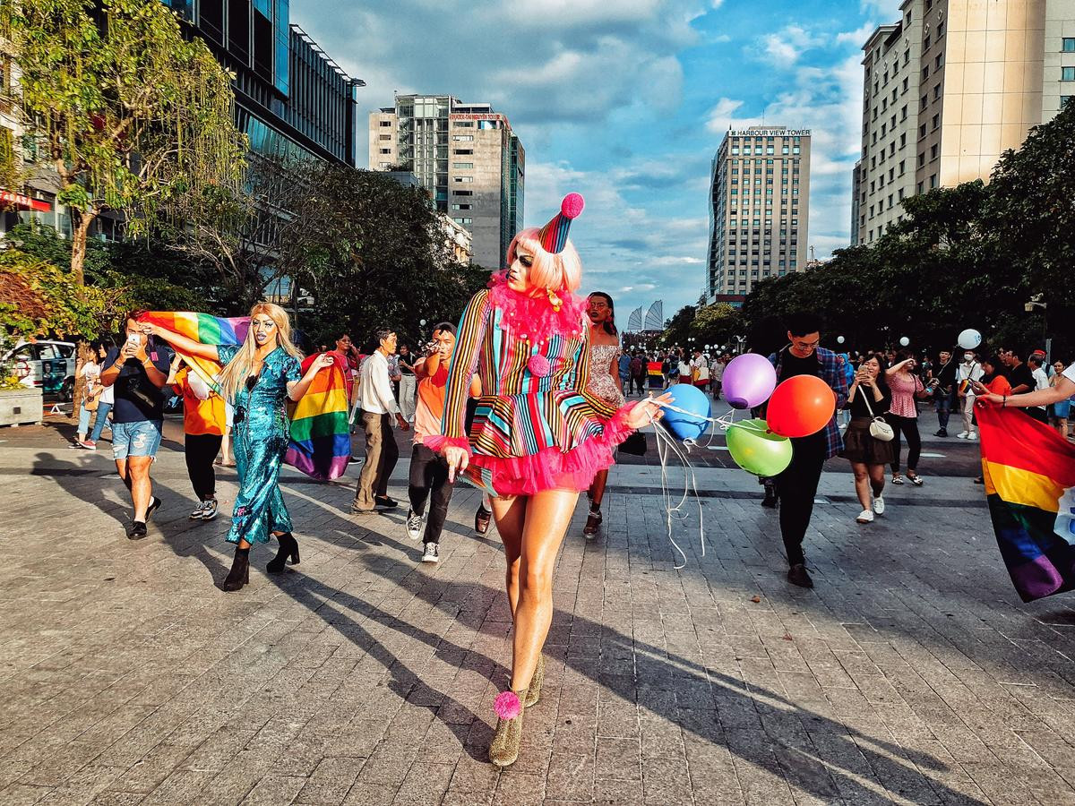 VietPride 2019: 'Đi cùng con cô thấy vui lắm, con của mình chứ con ai đâu mà ghét bỏ' Ảnh 17