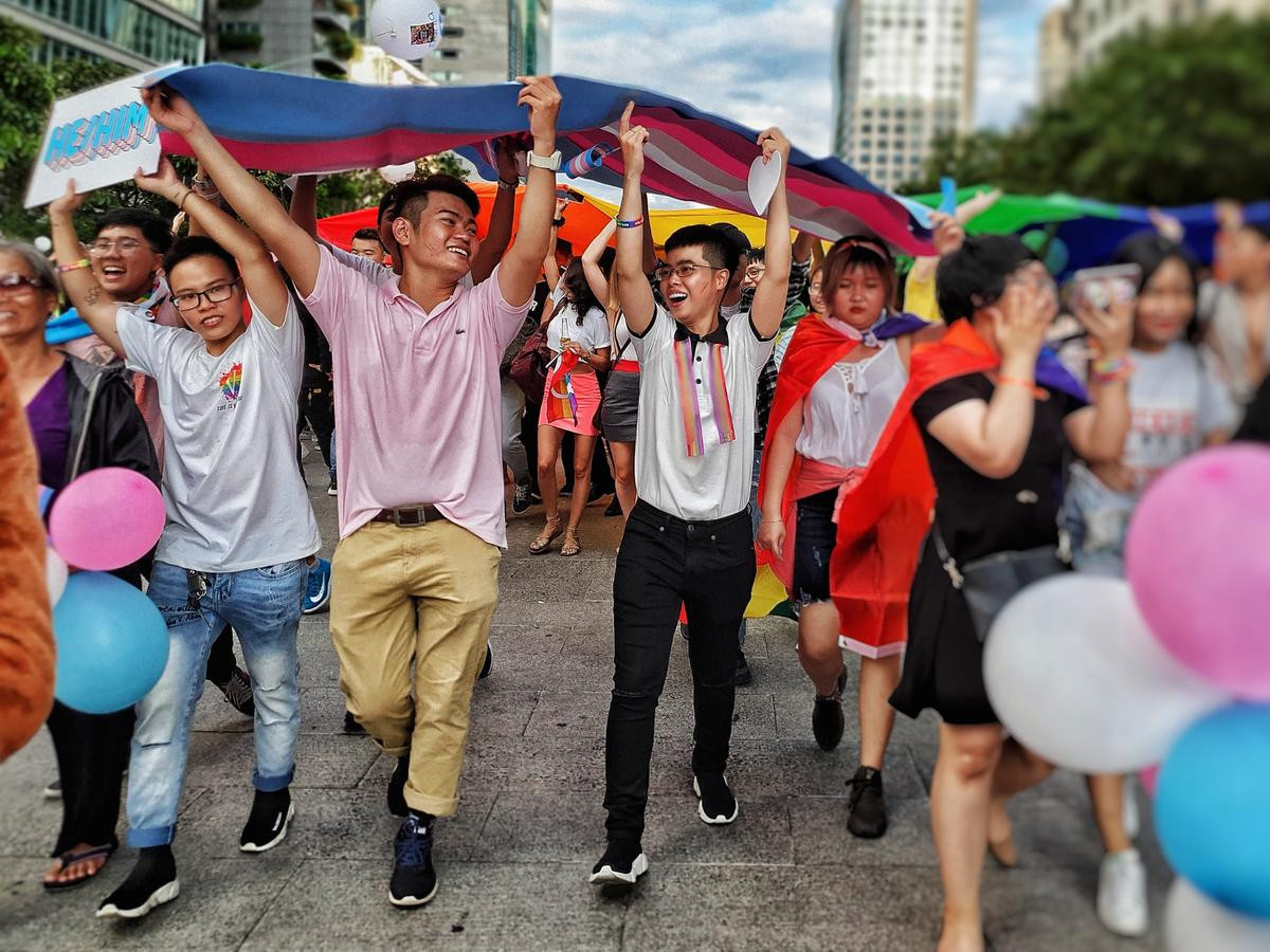 VietPride 2019: 'Đi cùng con cô thấy vui lắm, con của mình chứ con ai đâu mà ghét bỏ' Ảnh 16