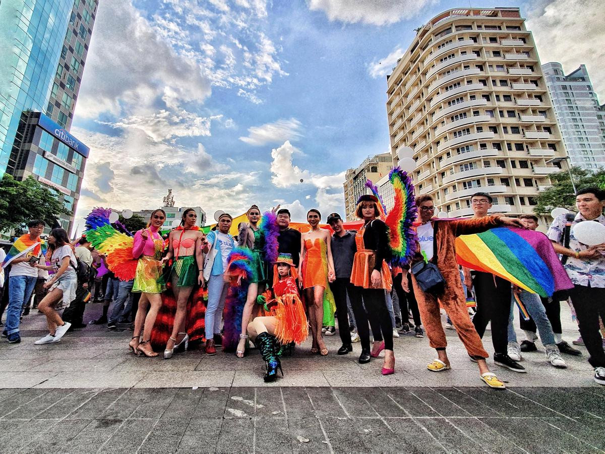 VietPride 2019: 'Đi cùng con cô thấy vui lắm, con của mình chứ con ai đâu mà ghét bỏ' Ảnh 6