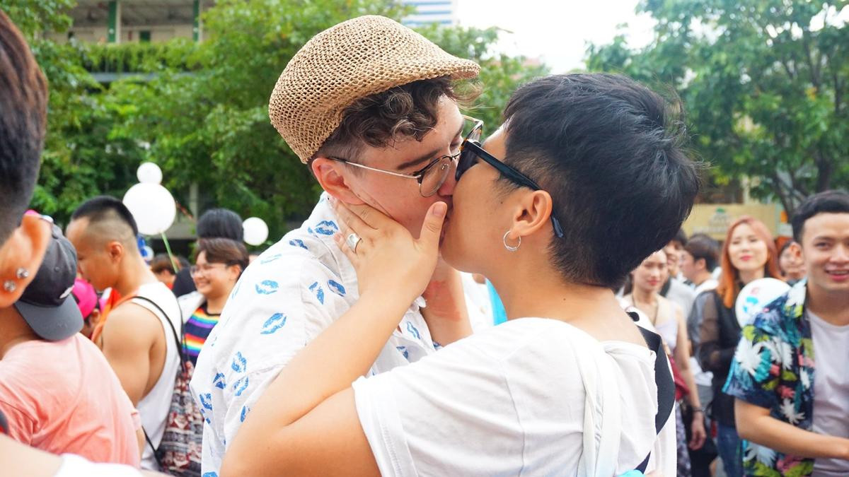 VietPride 2019: 'Đi cùng con cô thấy vui lắm, con của mình chứ con ai đâu mà ghét bỏ' Ảnh 13