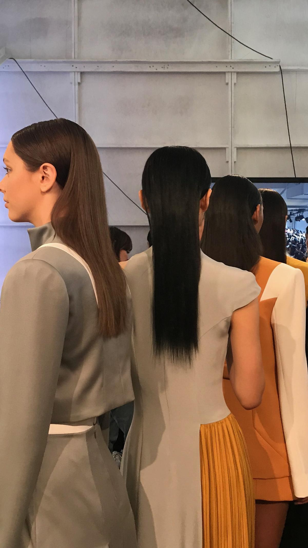 Stylist người Việt hé lộ hậu trường NYFW: 'Siêu mẫu ngủ trên sàn, làm việc 24 tiếng không ăn là bình thường' Ảnh 2