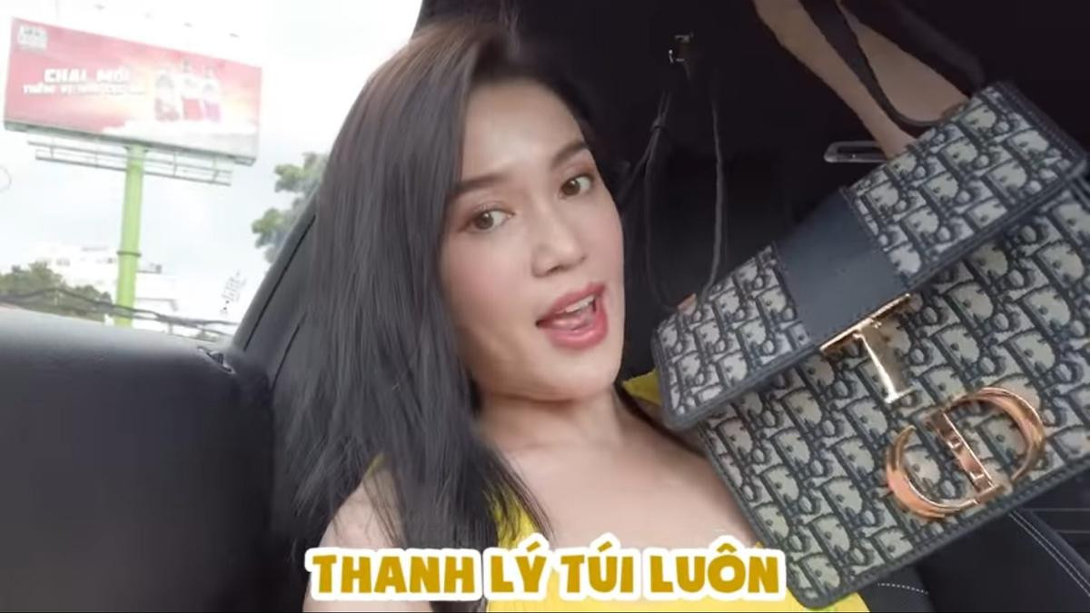 Sĩ Thanh vào tận store check túi để khẳng định không dùng hàng fake, ai ngờ cô nàng lại bị cộng đồng mạng 'phản pháo' thế này Ảnh 4