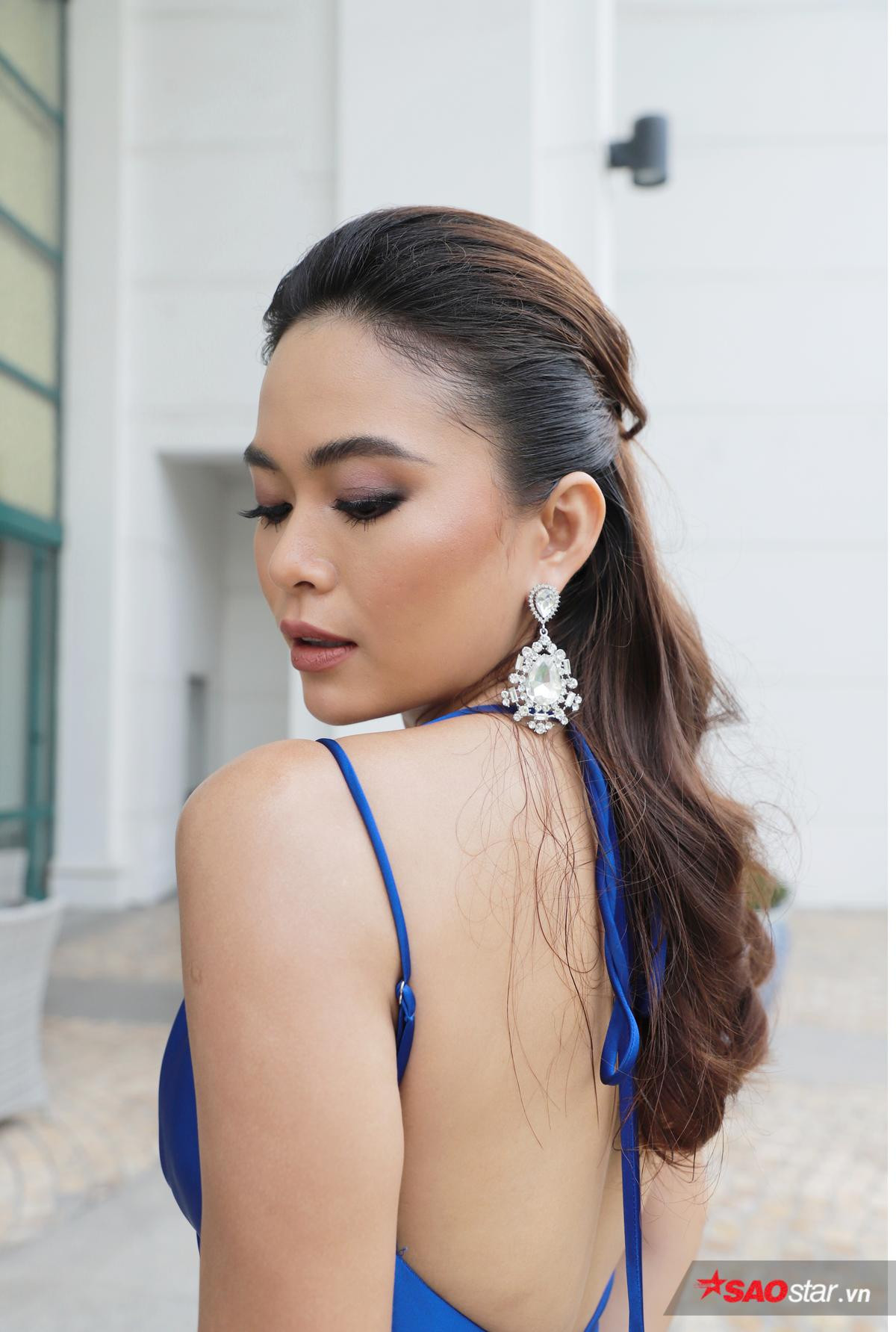 Mâu Thuỷ khoe body quyến rũ khi làm Mentor Catwalk cho thí sinh Miss Universe Vietnam 2019 Ảnh 2