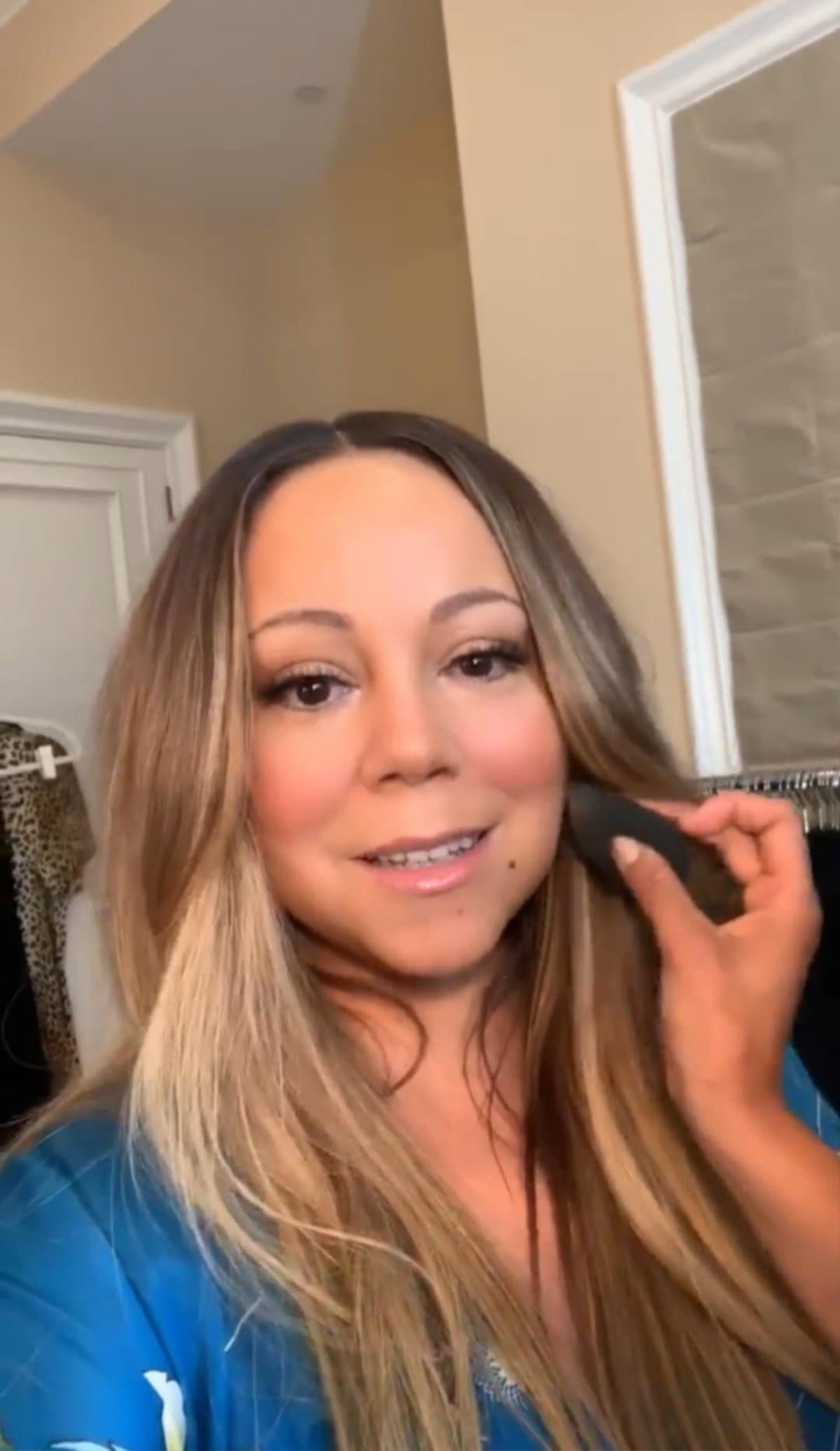 Đẳng cấp Mariah Carey: Vừa 'họa mặt' vừa hát 'sương sương' mà như… thu đĩa Ảnh 1