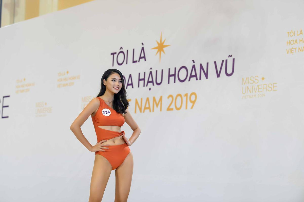 Sơ khảo Miss Universe Vietnam 2019 phía Bắc: Tường Linh khoe vòng eo 53cm 'bỏng mắt', lộ diện nhiều thí sinh nổi bật Ảnh 11