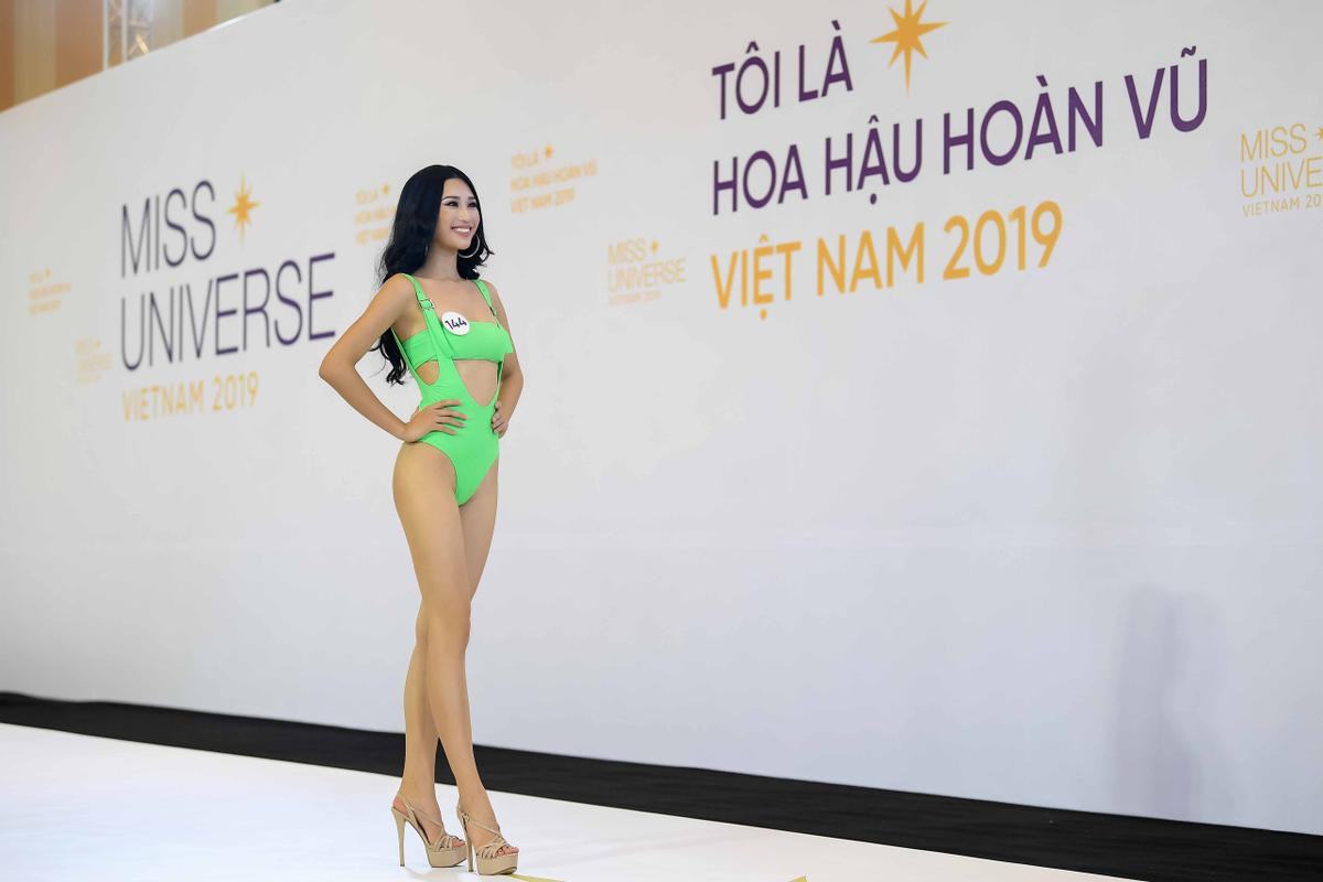 Sơ khảo Miss Universe Vietnam 2019 phía Bắc: Tường Linh khoe vòng eo 53cm 'bỏng mắt', lộ diện nhiều thí sinh nổi bật Ảnh 4