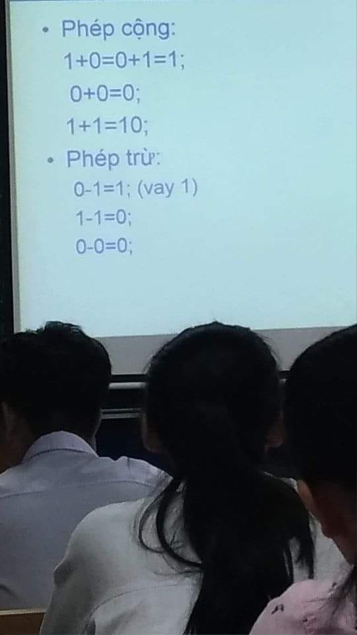 Bài toán với phép tính tương tự lớp 1 nhưng khiến nhiều người phải suy ngẫm: Có thật là lên Đại học sẽ nhàn lắm? Ảnh 1