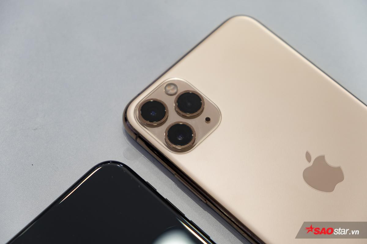 Cận cảnh iPhone 11 Pro Max đầu tiên tại Việt Nam: Thiết kế không mới, cụm camera siêu to khổng lồ Ảnh 6