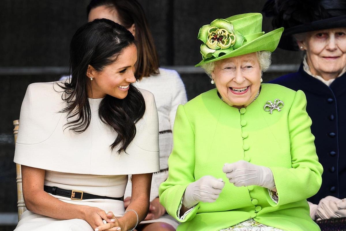 Meghan Markle từng mất 2 tiếng học cách uống trà và dùng dao nĩa trước khi gặp nữ hoàng Anh Ảnh 9