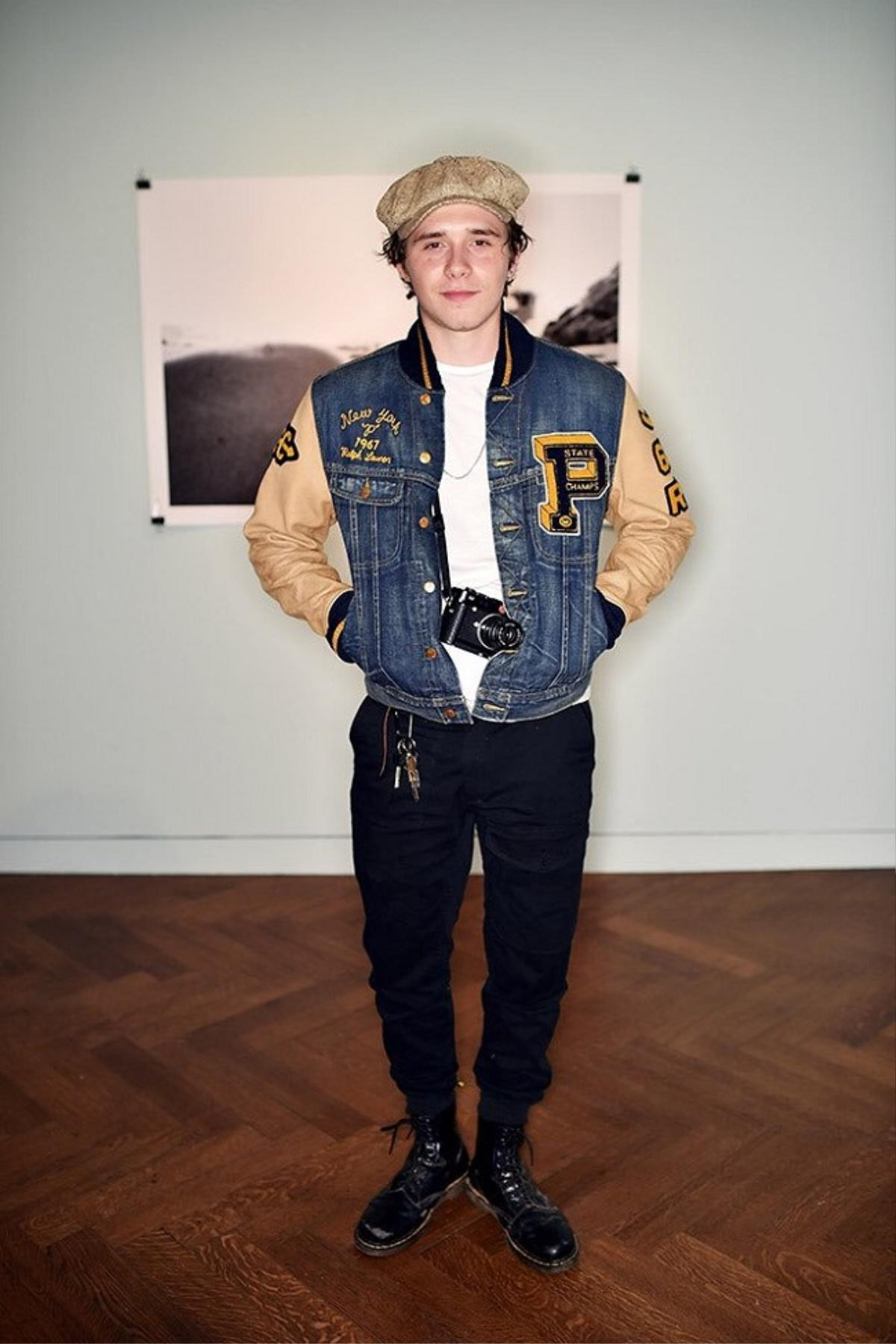 Mang tiếng là con của biểu tượng thời trang thế giới nhưng nhiều lần Brooklyn Beckham bị soi ăn mặc rách rưới, nhếch nhác Ảnh 9