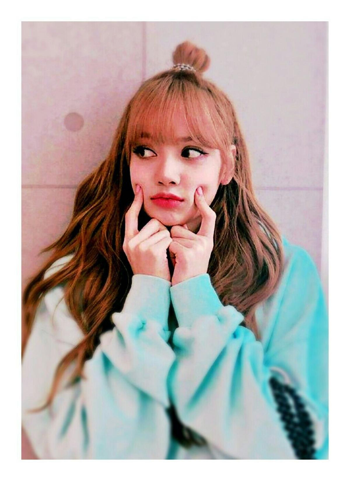 Lisa (BlackPink) khiến người hâm mộ 'nở mũi' vì hành động đẹp này! Ảnh 1