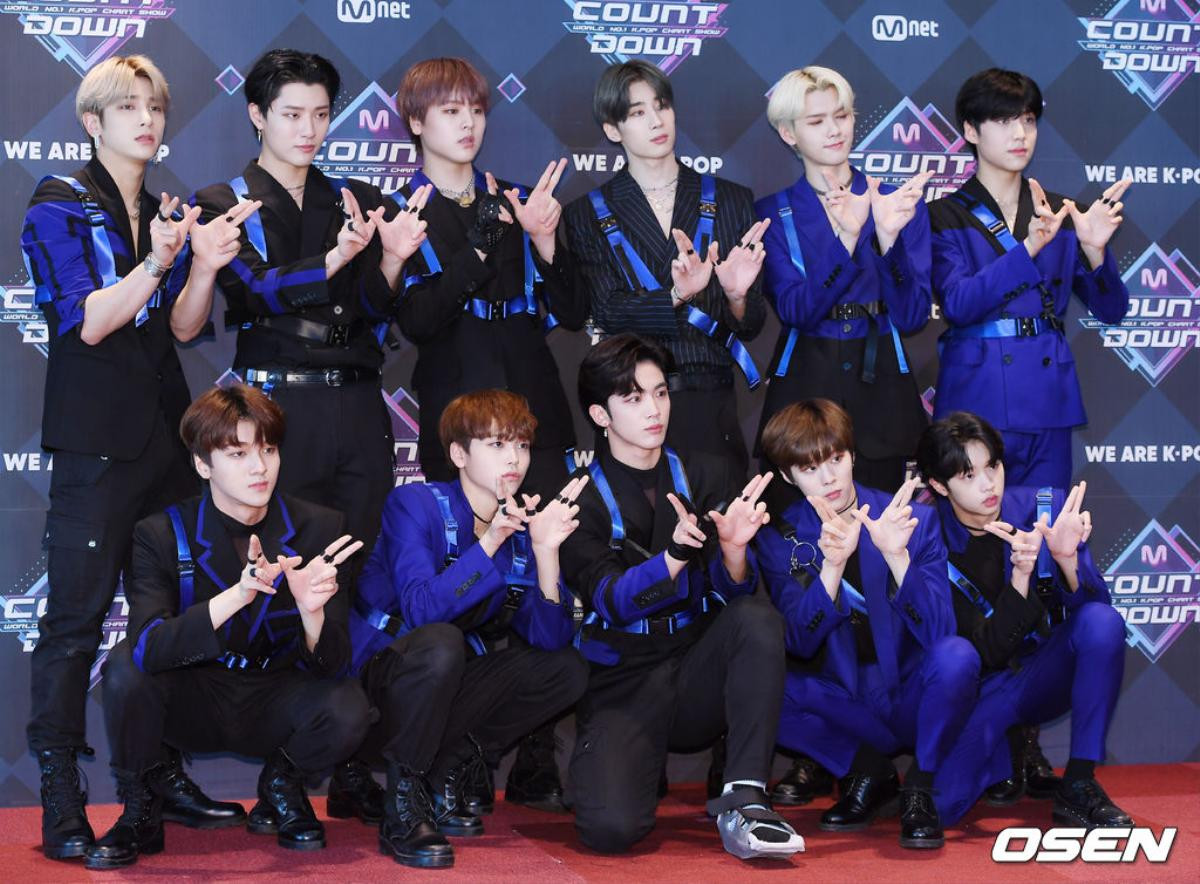 X1 và SEVENTEEN đọ sắc trên thảm đỏ 'M Countdown': Ai sẽ giành cúp chiến thắng? Ảnh 1