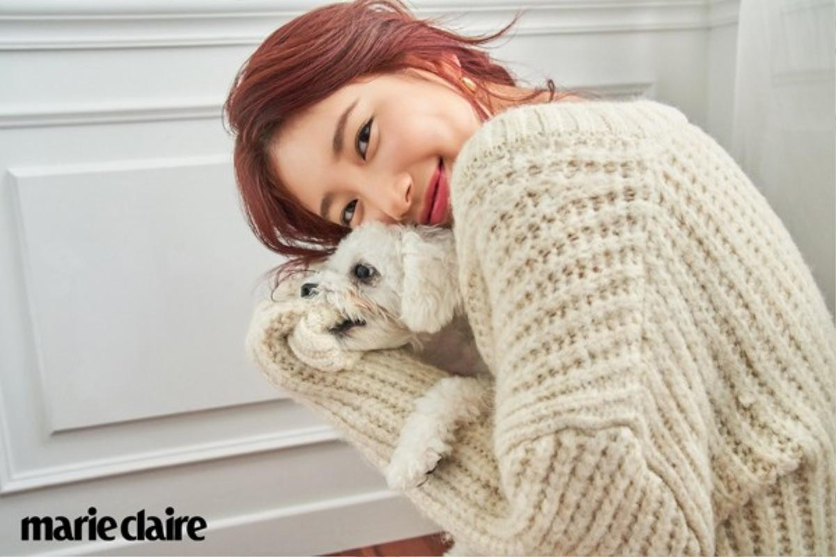 Suzy tỏa sáng rạng ngời trên Marie Claire - Gong Hyo Jin trẻ trung như gái đôi mươi Ảnh 2