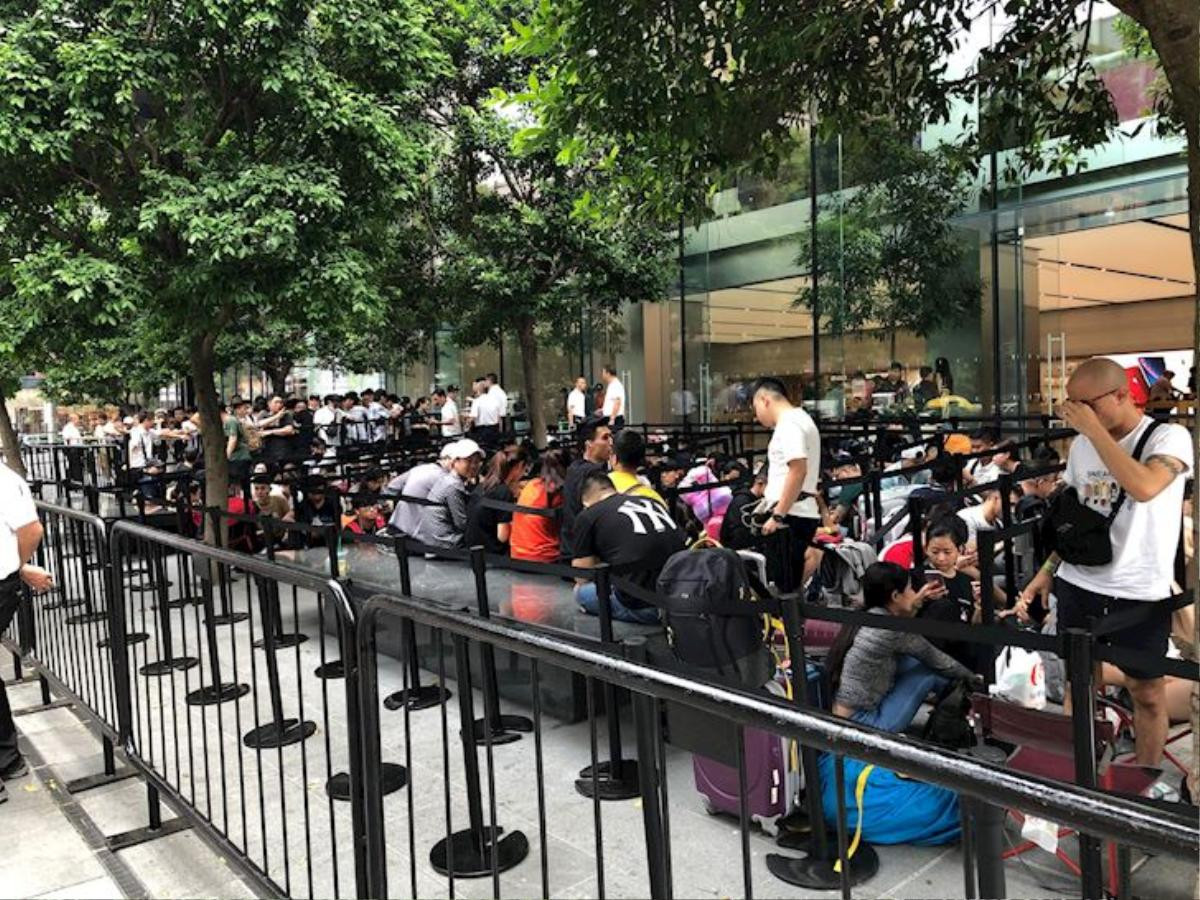 Vì sao Thái Lan cũng có Apple Store nhưng người Việt vẫn đổ xô sang Singapore mua iPhone 11? Ảnh 2