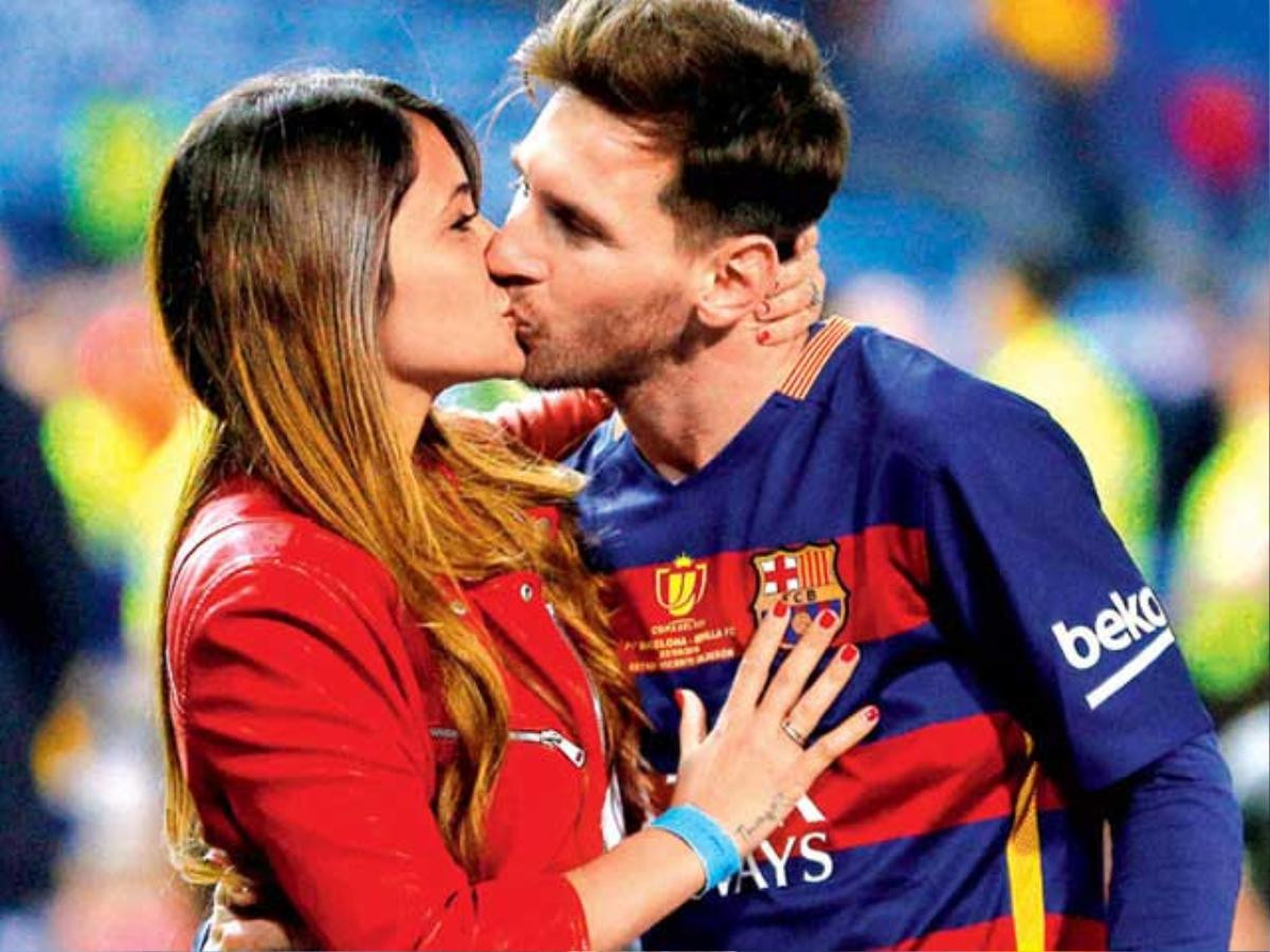 Beckham, Messi, Lê Công Vinh và những siêu sao nổi tiếng chung tình Ảnh 5