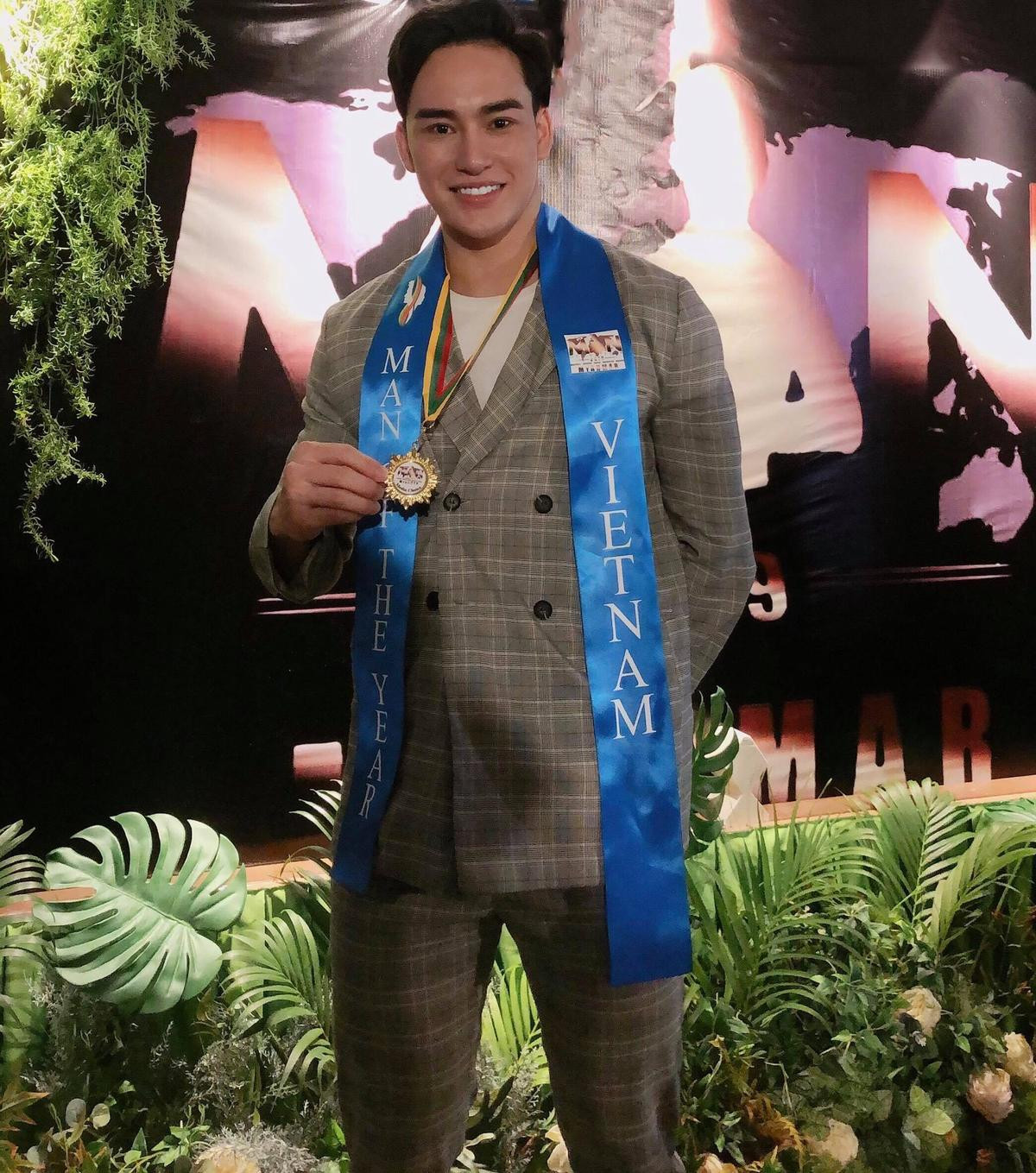 Tưởng Ngọc Minh giành ‘cơn mưa’ giải thưởng phụ trước chung kết Man of The Year 2019 Ảnh 1