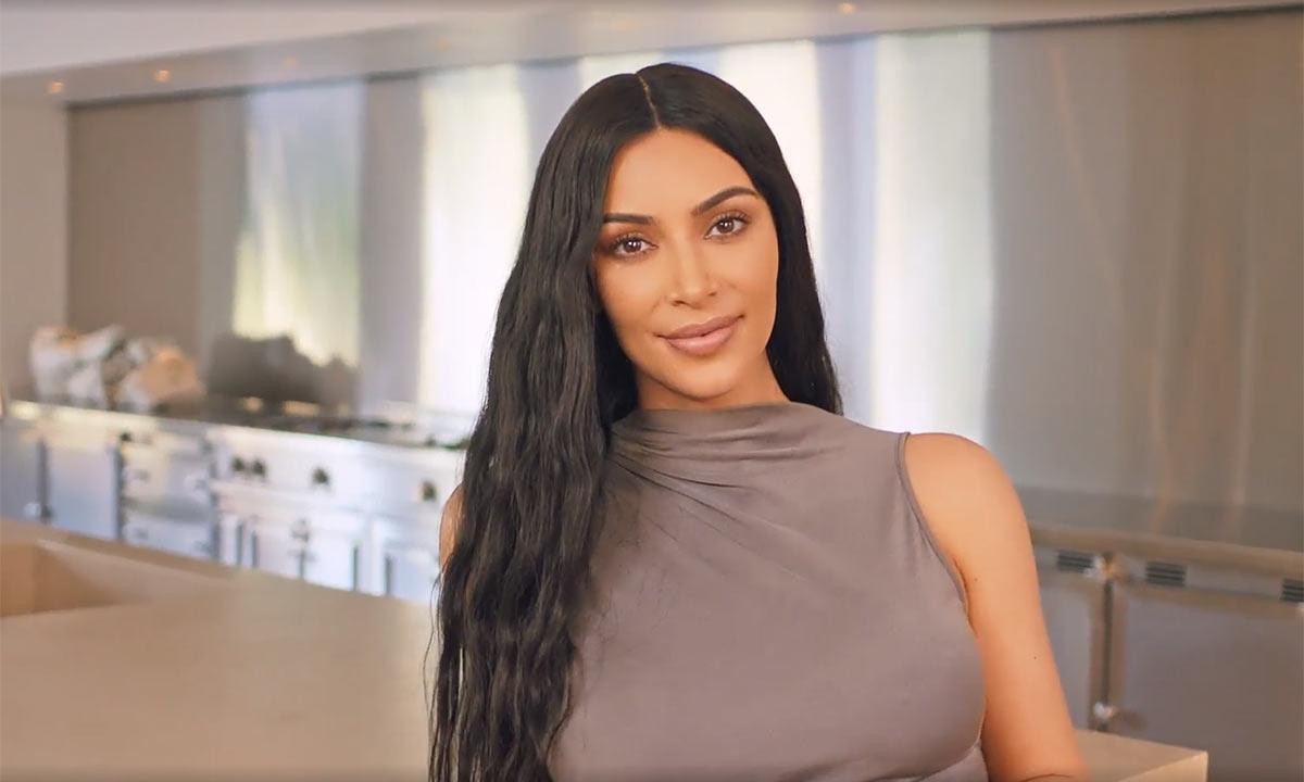 Kim Kardashian chia sẻ ảnh mặt mộc đầy vết tấy đỏ do căn bệnh vẩy nến để lại khiến ai nhìn cũng xót xa Ảnh 5