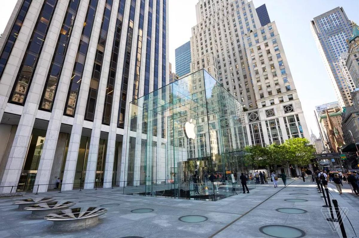 Bên trong Apple Store 'khối hộp' huyền thoại sau hai năm đóng cửa sửa chữa: Đẹp như một kiệt tác! Ảnh 1