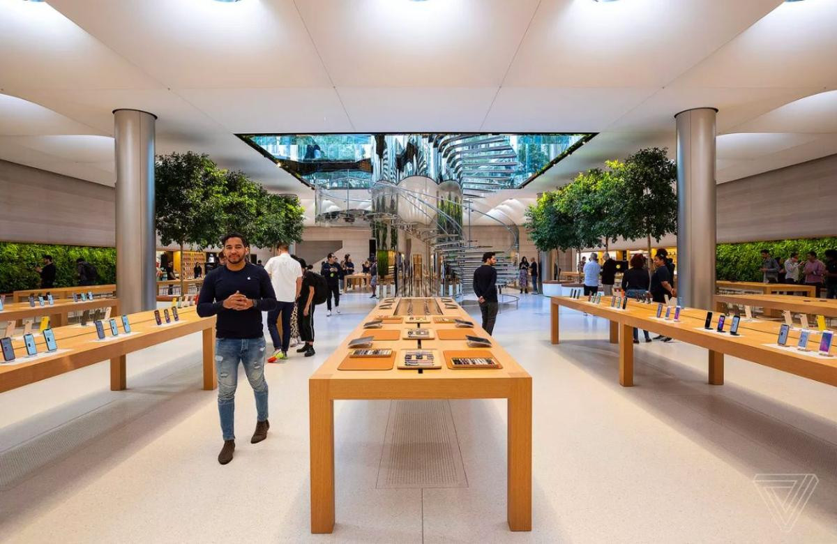 Bên trong Apple Store 'khối hộp' huyền thoại sau hai năm đóng cửa sửa chữa: Đẹp như một kiệt tác! Ảnh 3