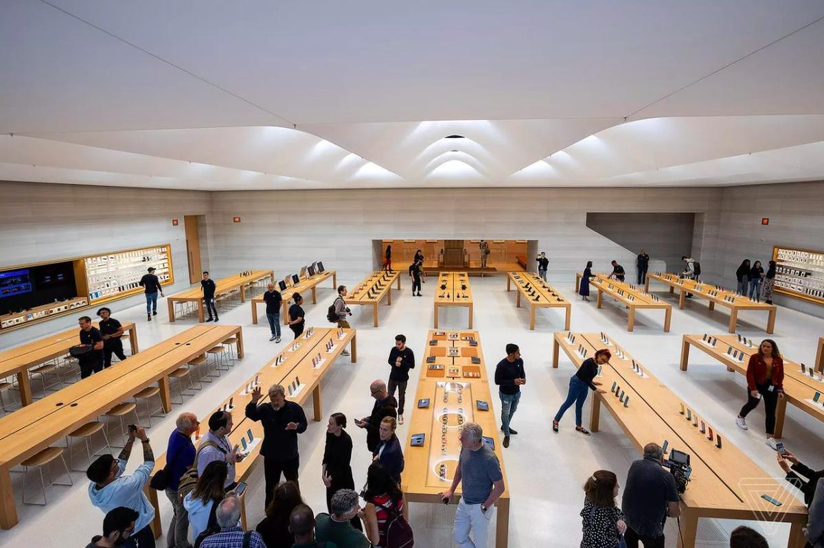 Bên trong Apple Store 'khối hộp' huyền thoại sau hai năm đóng cửa sửa chữa: Đẹp như một kiệt tác! Ảnh 9