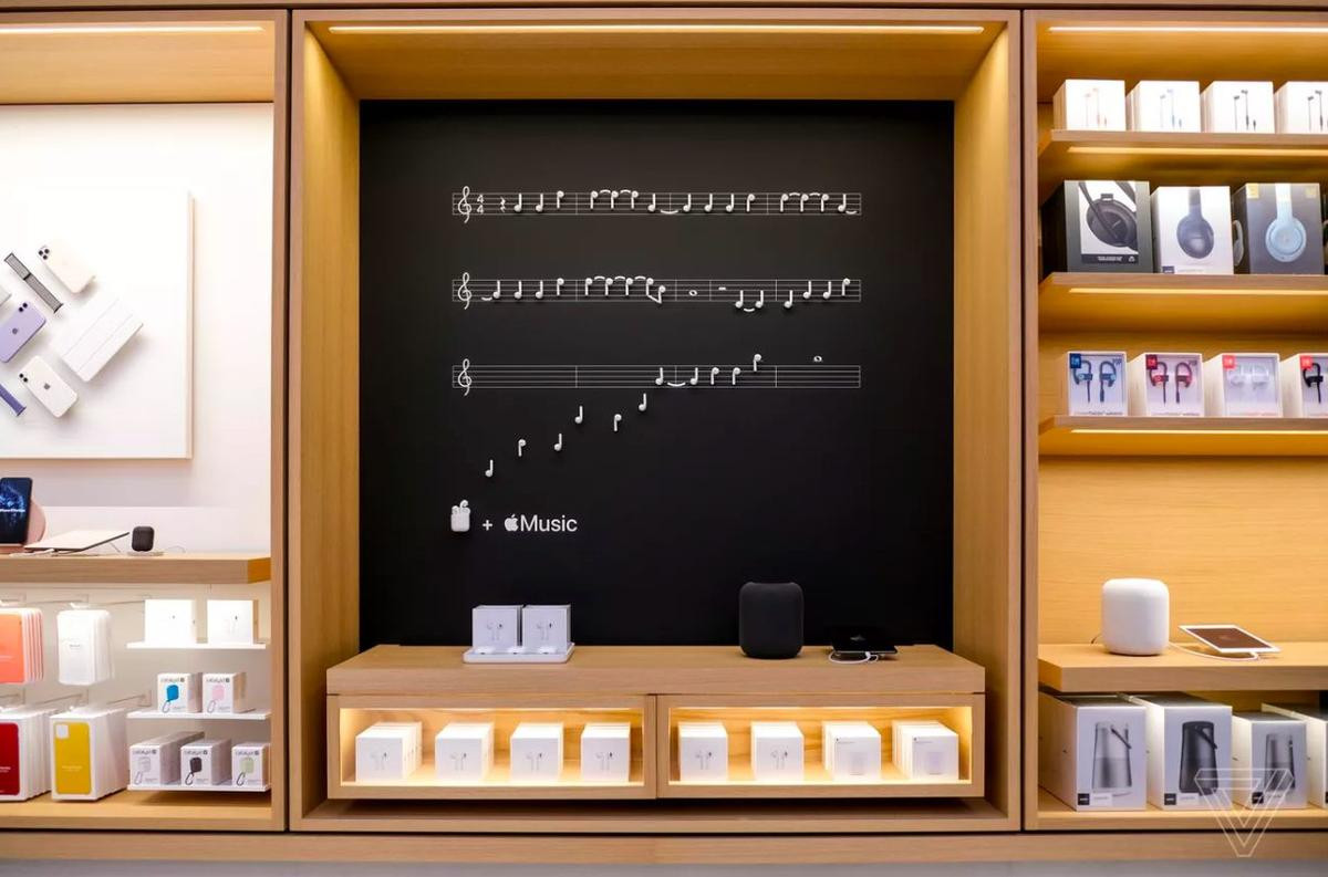 Bên trong Apple Store 'khối hộp' huyền thoại sau hai năm đóng cửa sửa chữa: Đẹp như một kiệt tác! Ảnh 11