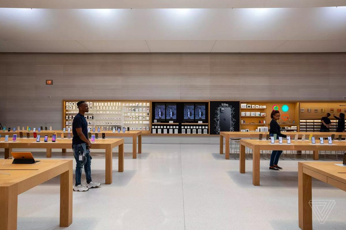 Bên trong Apple Store 'khối hộp' huyền thoại sau hai năm đóng cửa sửa chữa: Đẹp như một kiệt tác! Ảnh 12