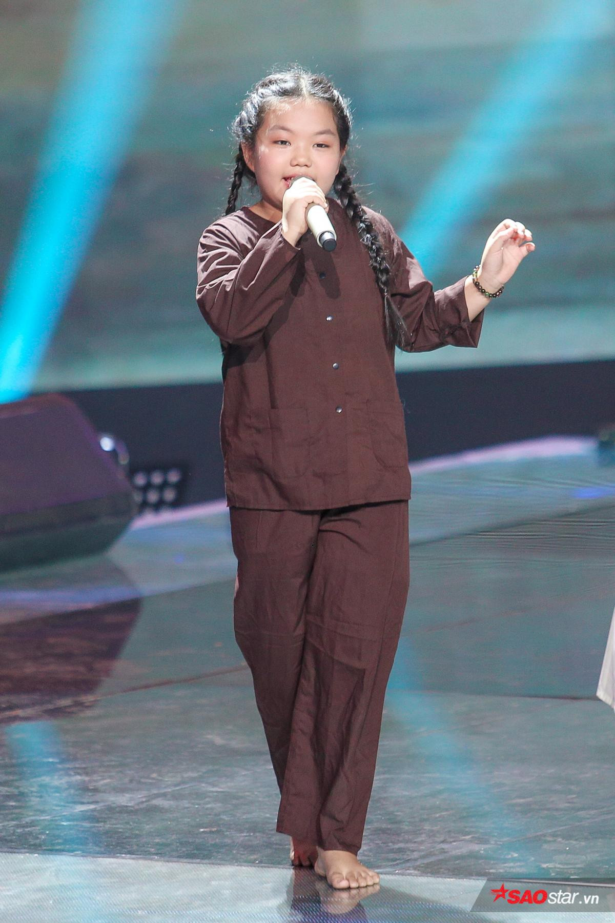 Minh Châu tỏa sáng cùng The Wings, Minh Tâm bản lĩnh một mình 'cân cả' sân khấu The Voice Kids Ảnh 1