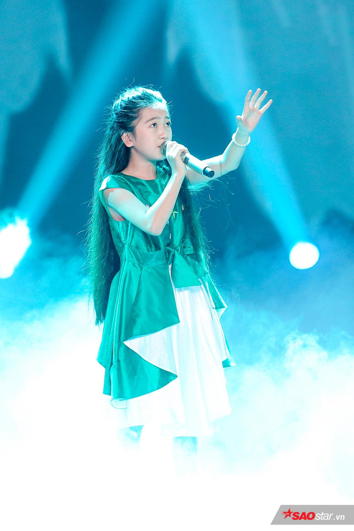 Minh Châu tỏa sáng cùng The Wings, Minh Tâm bản lĩnh một mình 'cân cả' sân khấu The Voice Kids Ảnh 8