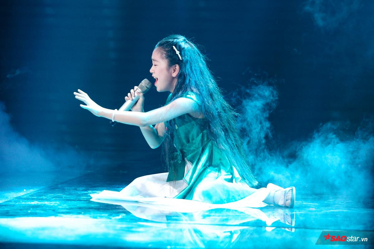 Minh Châu tỏa sáng cùng The Wings, Minh Tâm bản lĩnh một mình 'cân cả' sân khấu The Voice Kids Ảnh 9