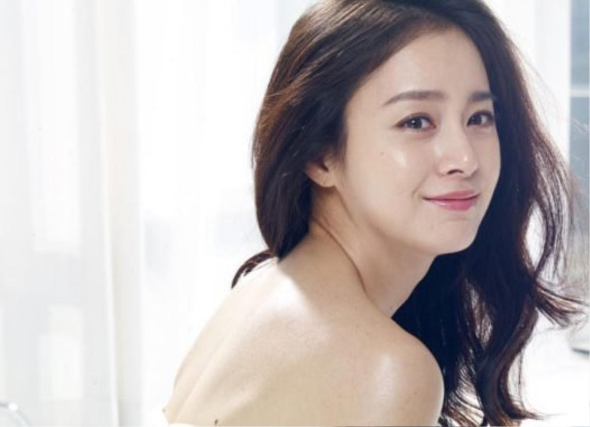 Người quen tiết lộ nhan sắc 'vạn người mê' thời sinh viên của Kim Tae Hee Ảnh 3