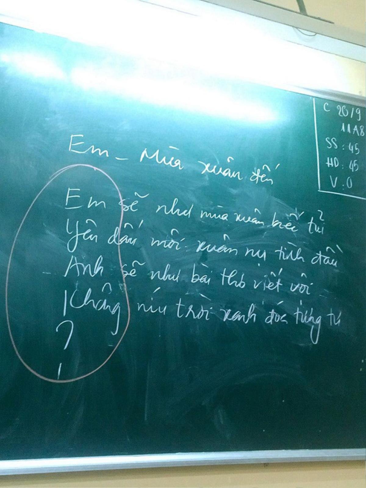 Học văn để làm gì? Để làm thơ tán đổ crush như cô trò nhà người ta đây này! Ảnh 1