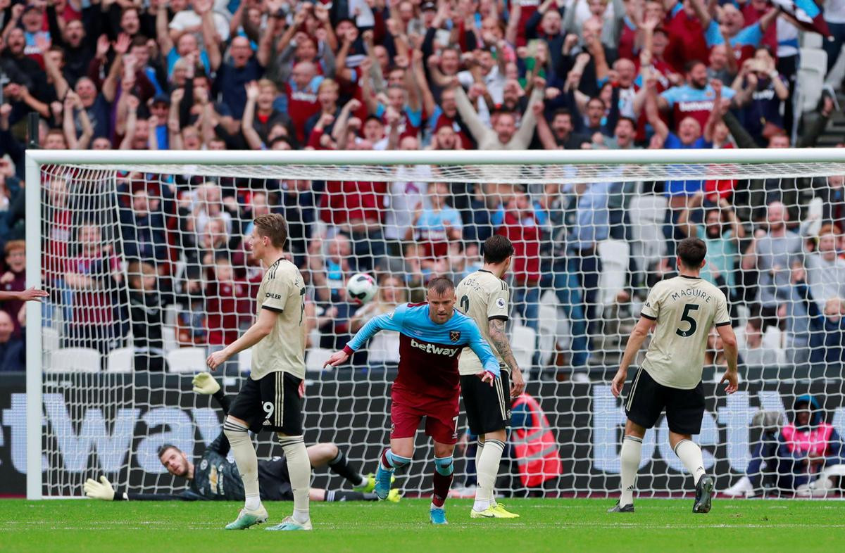 Thua thảm West Ham, CĐV M.U đòi sa thải Solskjaer vì bán Lukaku Ảnh 1