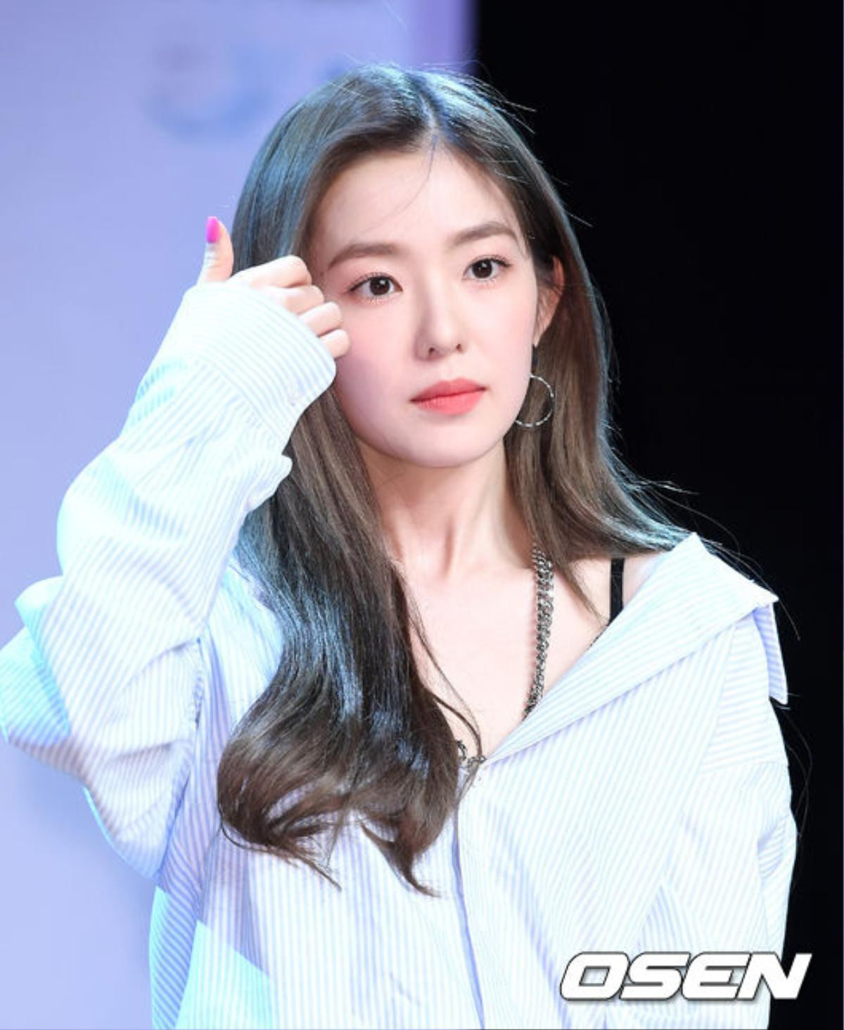 SỐC: Irene (Red Velvet) bị tố 'dao kéo', ôm ấp trai lạ trong phòng Karaoke thuở còn đi học Ảnh 1