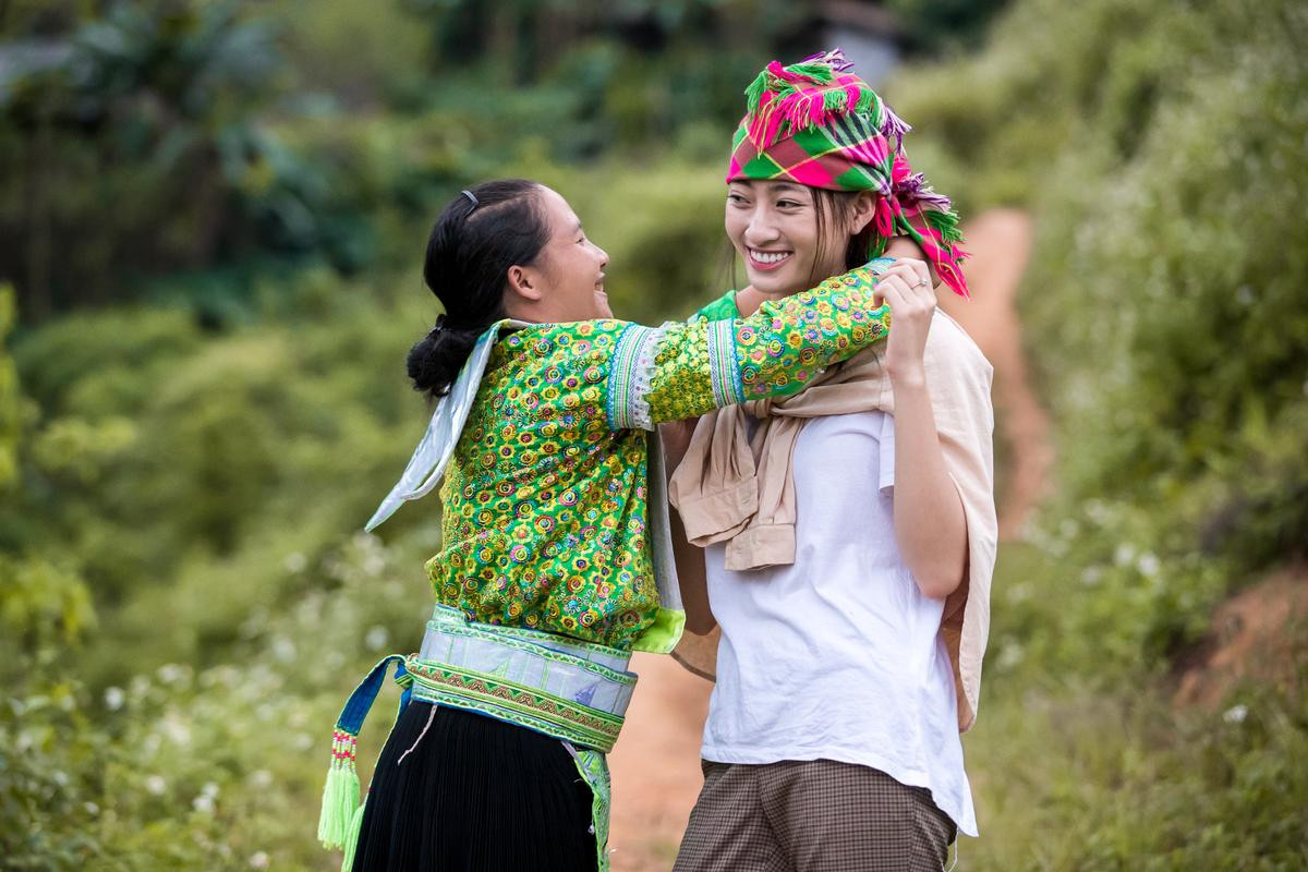 Lương Thùy Linh đẹp giản dị, san núi làm đường cho Dự án nhân ái: Sẽ thắng lớn như Tiểu Vy? Ảnh 8