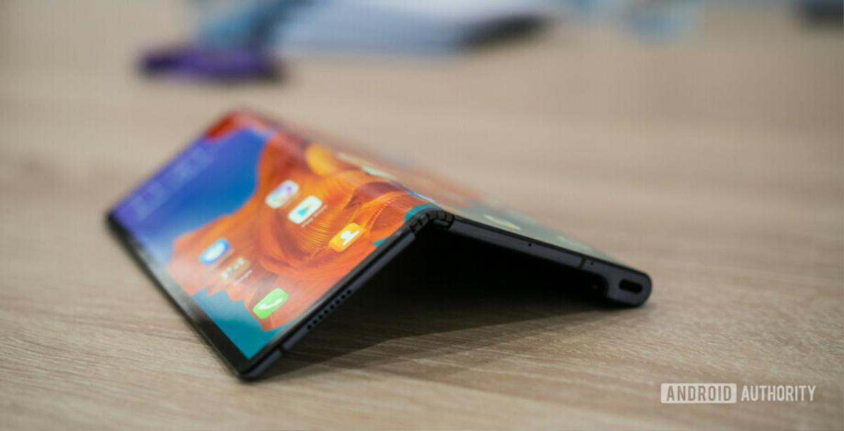 Chi phí sửa màn hình Samsung Galaxy Fold đủ mua một chiếc smartphone 'xịn xò' Ảnh 2