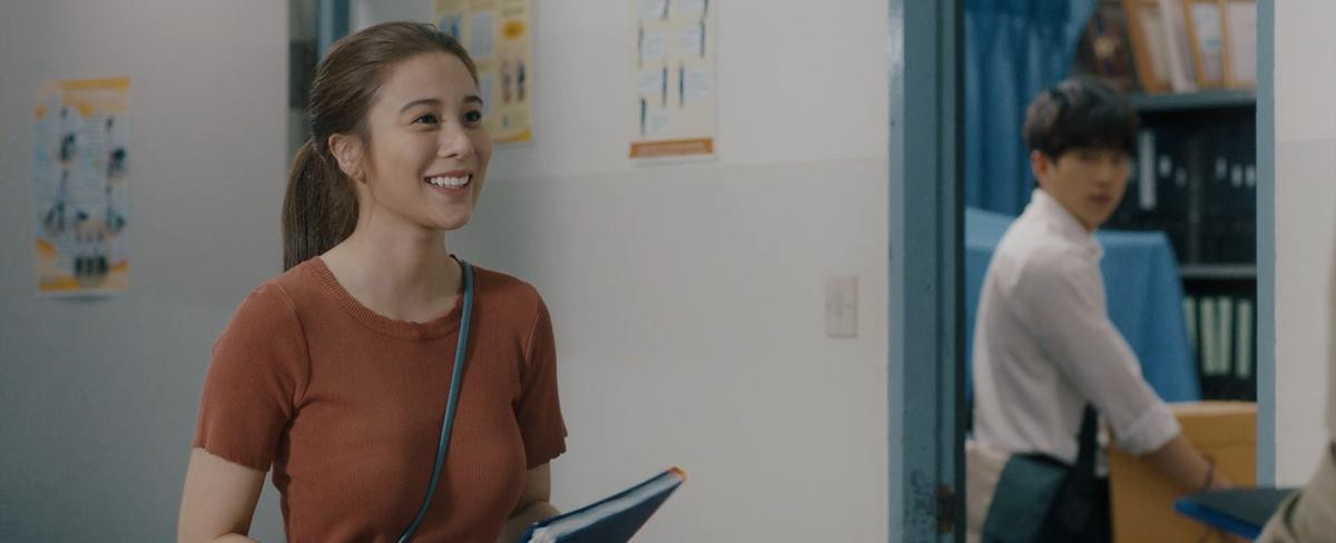 Bỏ style lạnh lùng cool ngầu, Nonkul của 'Bad Genius' lầy lội tấu hài trong phim rom-com Thái Lan 'Dì ơi, đừng có bồ' Ảnh 10