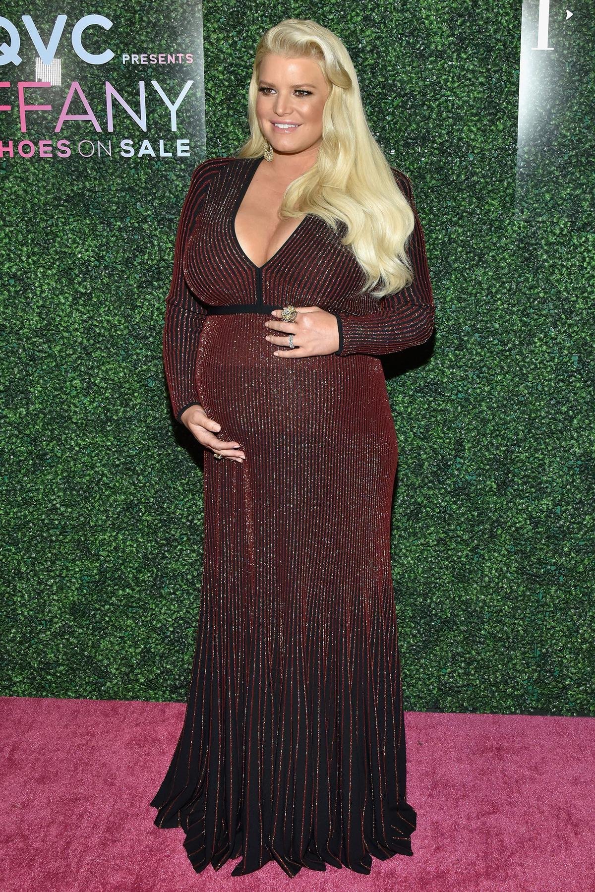 Sau 6 tháng sinh con Jessica Simpson gây xôn xao khi khoe vóc dáng thon thả đã giảm 45 kg Ảnh 3