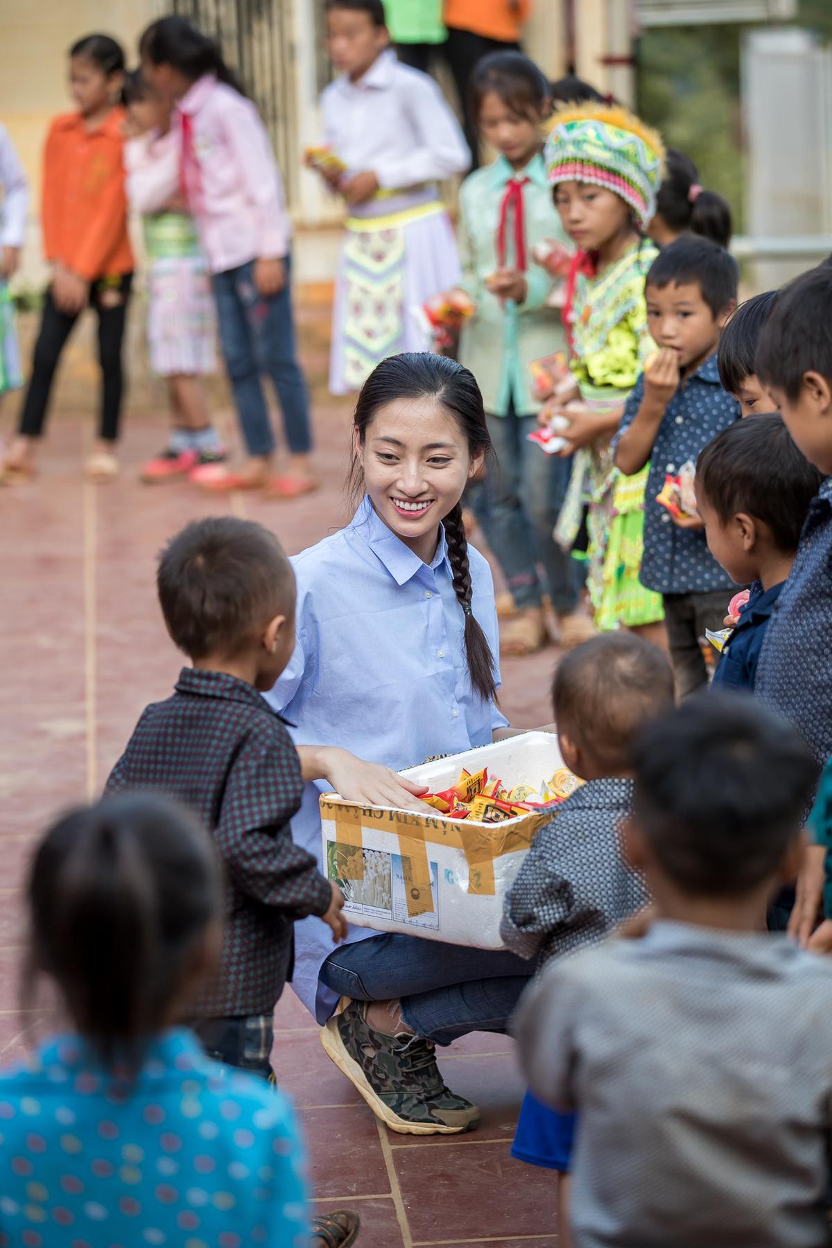 Lương Thùy Linh chuyển 700 tấn vật liệu lên núi, khởi công Dự án nhân ái 'Đắp đường - Xây ước mơ' Ảnh 6