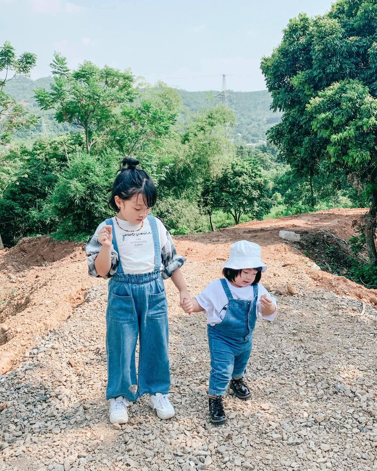 'Vũ trụ gia đình' nhà Lý Sún, Ngọc Mon, Nhật Anh Trắng lại khiến dân tình nhốn nháo vì loạt ảnh 'siêu tình' ở vườn rau Ảnh 3