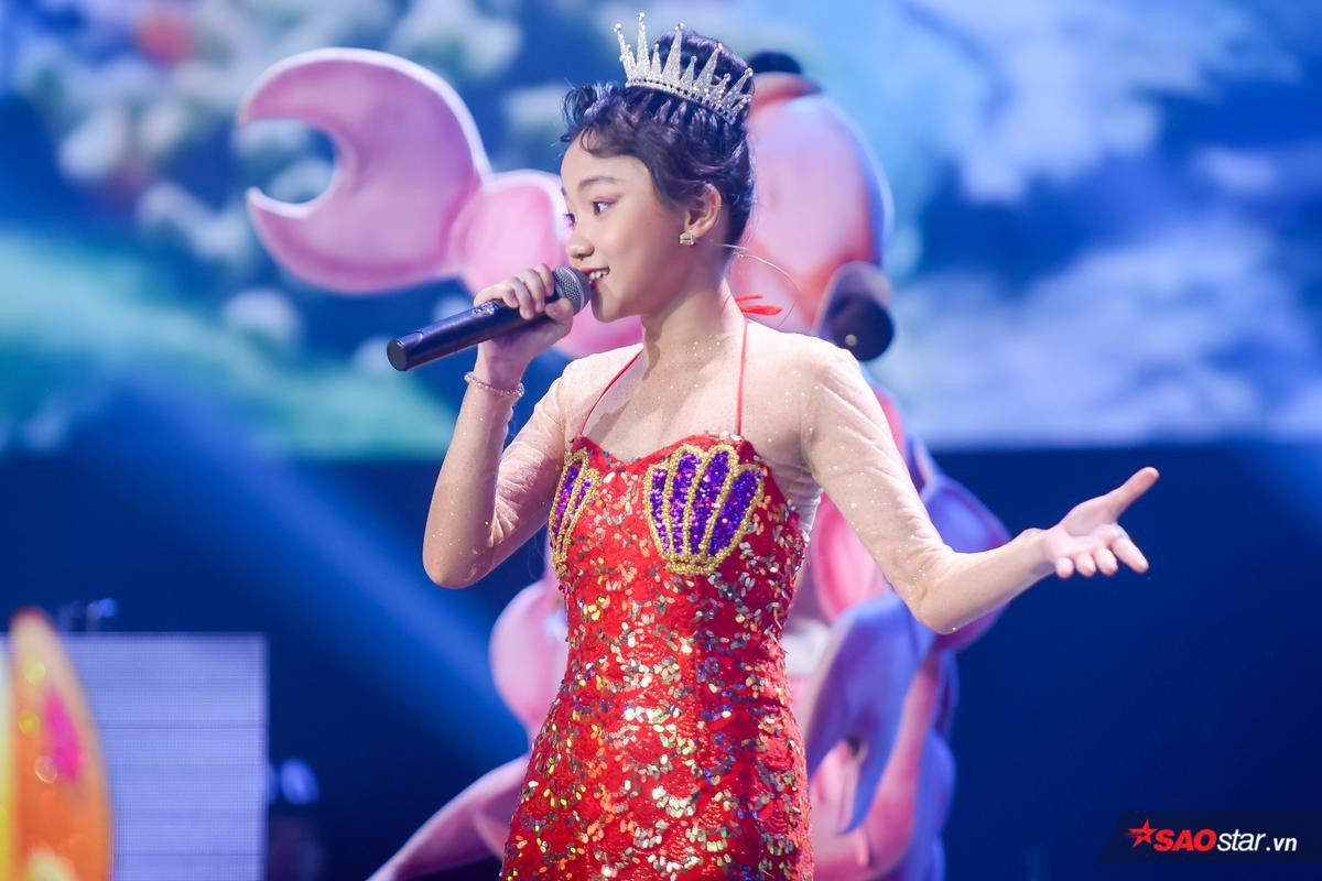 Không hát dân ca, Quỳnh Anh diễn xuất sắc vai 'Nữ hoàng Biển cả': Viên ngọc sáng của The Voice Kids 2019 Ảnh 5