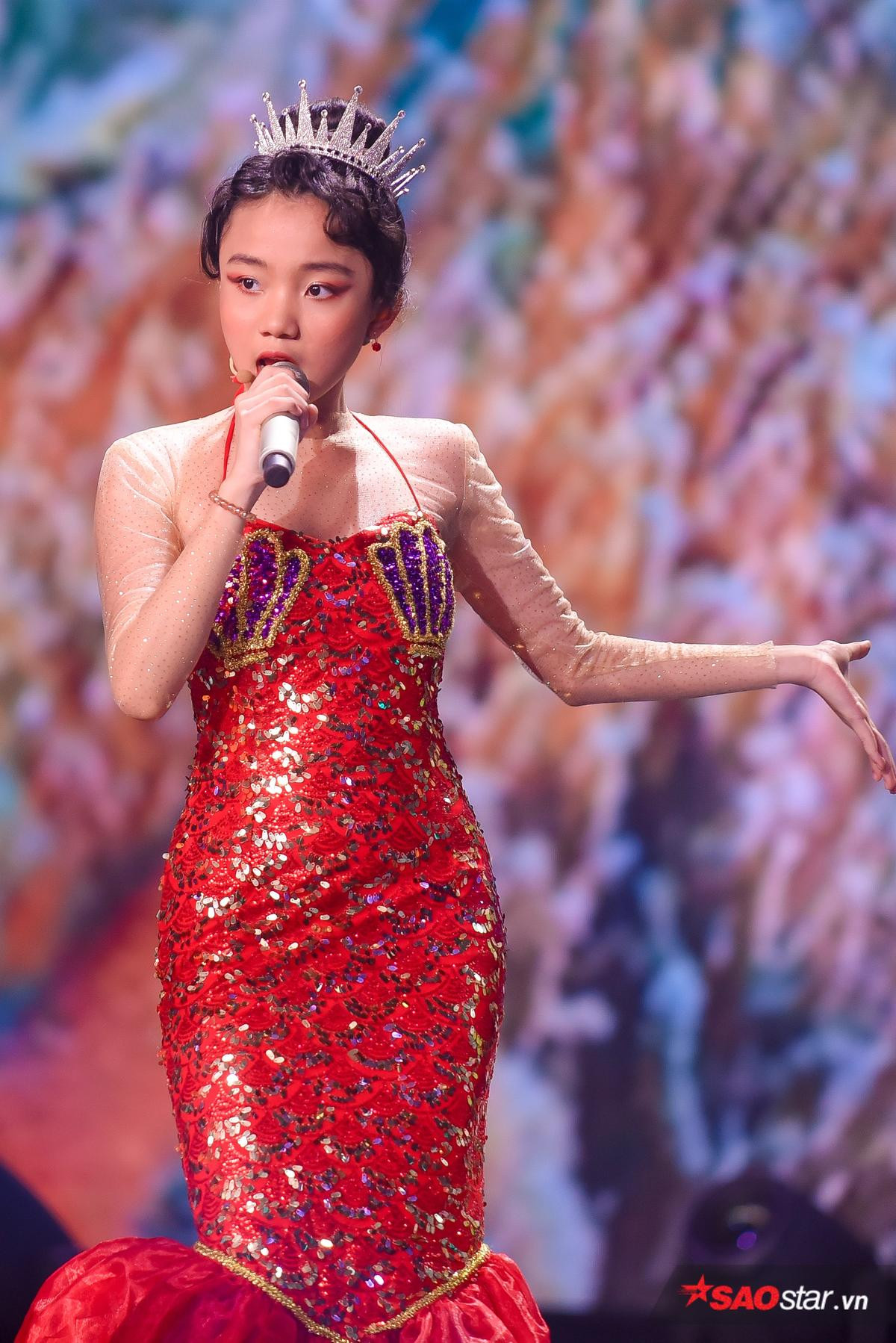 Không hát dân ca, Quỳnh Anh diễn xuất sắc vai 'Nữ hoàng Biển cả': Viên ngọc sáng của The Voice Kids 2019 Ảnh 7