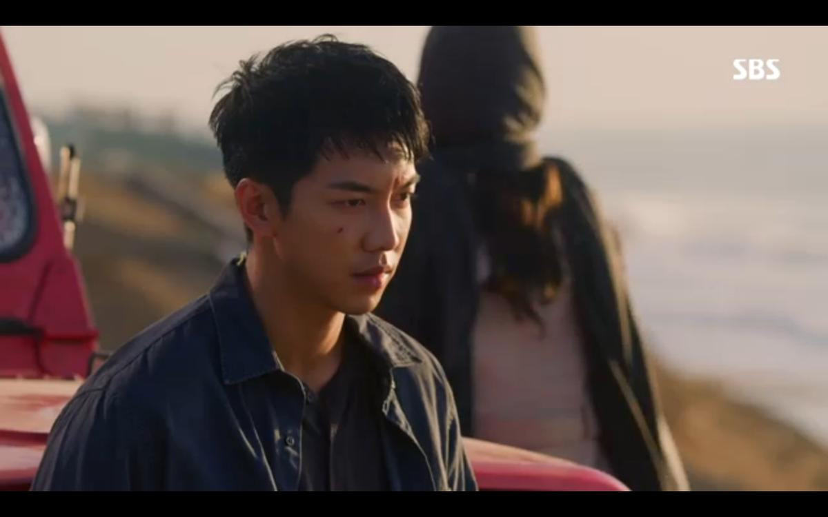 Phim 'Vagabond' tập 3: Vừa thoát khỏi khủng bố truy giết Lee Seung Gi đã thổ lộ tình cảm với Suzy? Ảnh 37