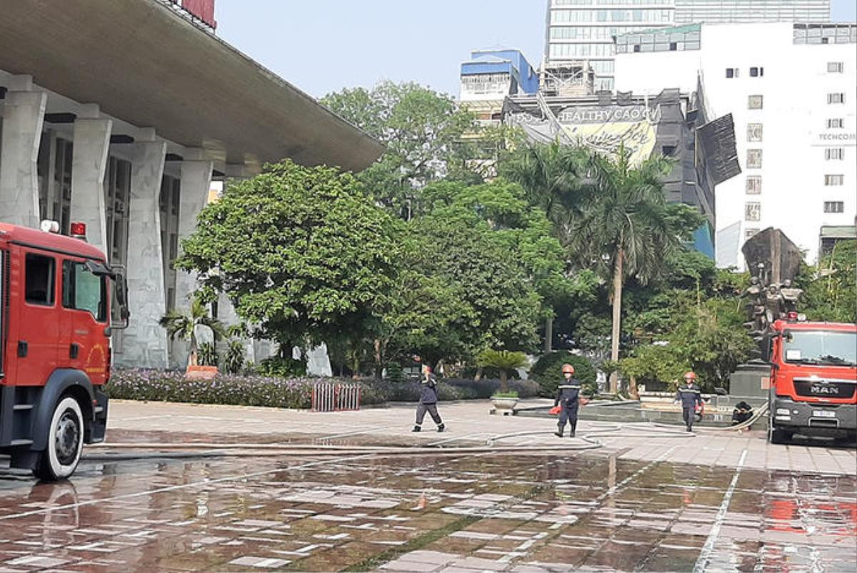 Lưu Thiên Hương, Tăng Nhật Tuệ cùng các nghệ sĩ bày tỏ sự xót xa và động viên Quang Hà sau sự cố cháy sân khấu Ảnh 1