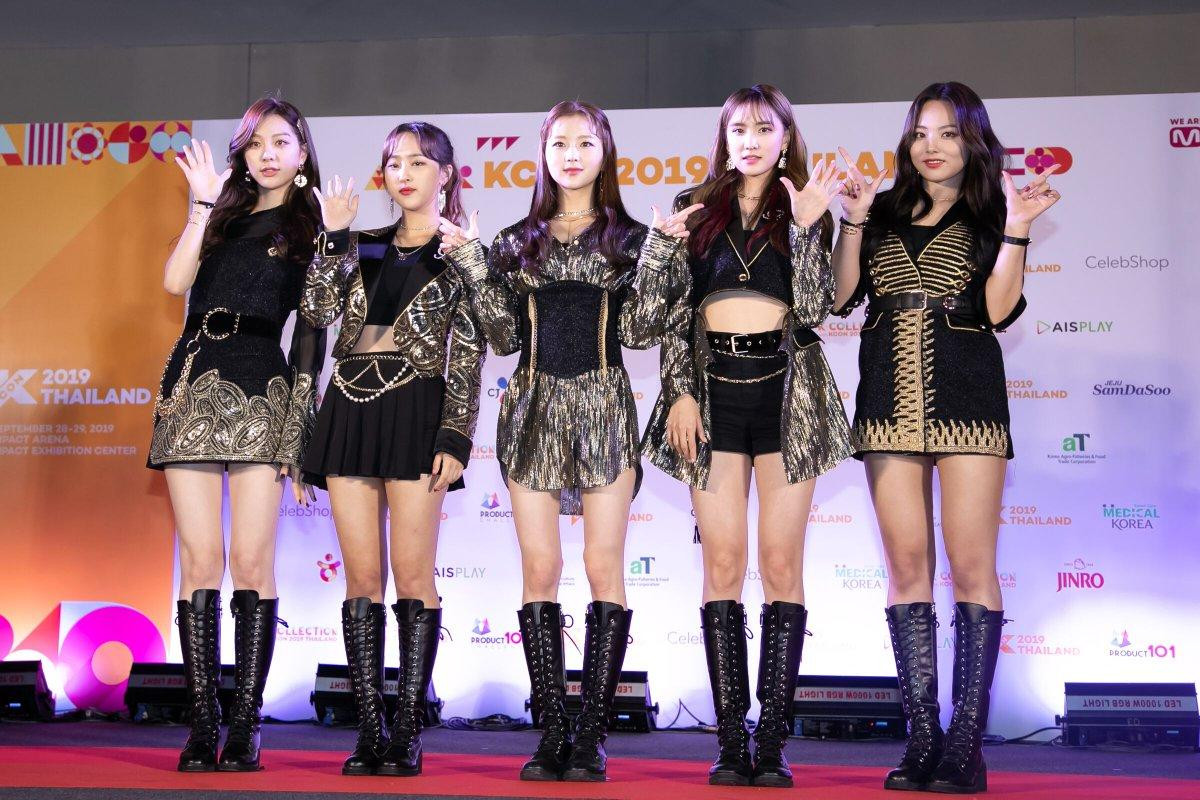 X1, AB6IX, IZONE và Chungha rạng rỡ trên thảm đỏ 'KCON Thailand 2019' ngày 2 Ảnh 27