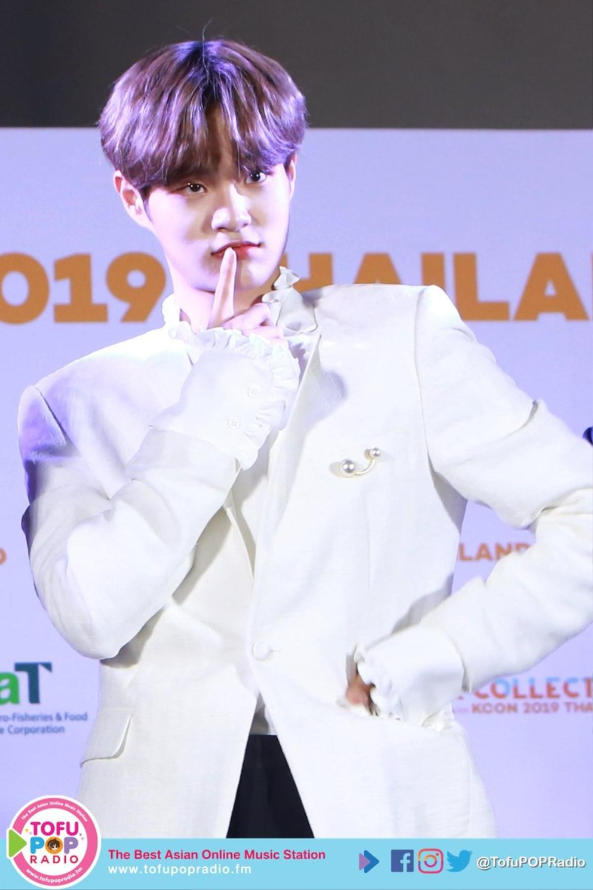 X1, AB6IX, IZONE và Chungha rạng rỡ trên thảm đỏ 'KCON Thailand 2019' ngày 2 Ảnh 16