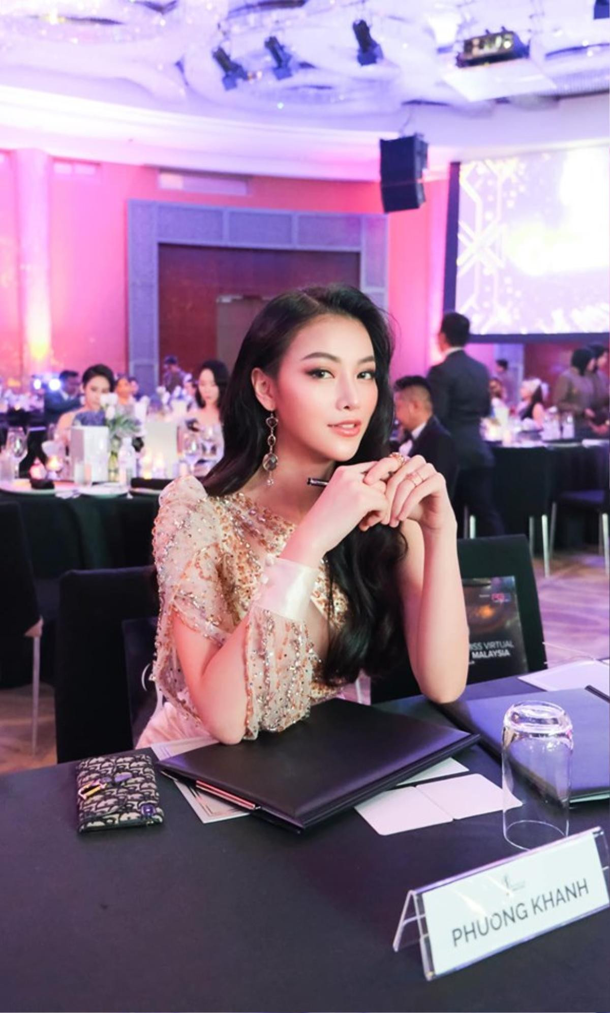 Cuối nhiệm kì, Phương Khánh ngày càng 'đẹp xuất sắc': Xứng đáng Miss Earth đầu tiên của Việt Nam Ảnh 3