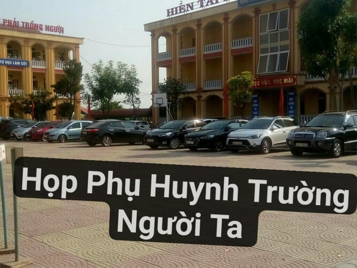 Xe ô tô dàn hàng ngang trong sân trường nhân buổi họp phụ huynh đầu năm khiến CĐM suy đoán: 'Lại xuất hiện thêm trường học 'rich kid' nữa rồi…' Ảnh 1