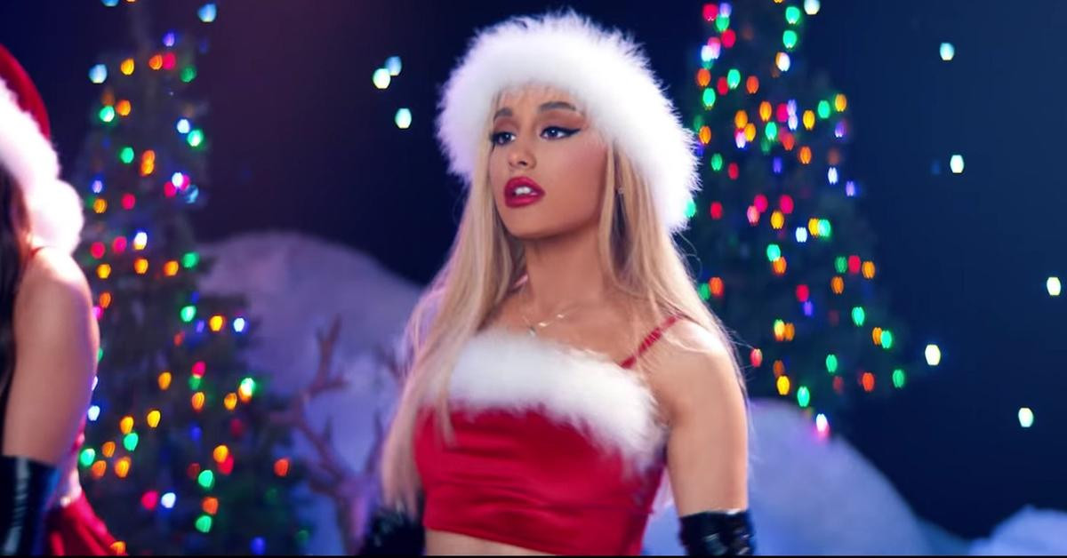 Cùng với Mariah Carey, Ariana Grande sẽ góp vui vào cuộc đua Giáng sinh 2019 Ảnh 2