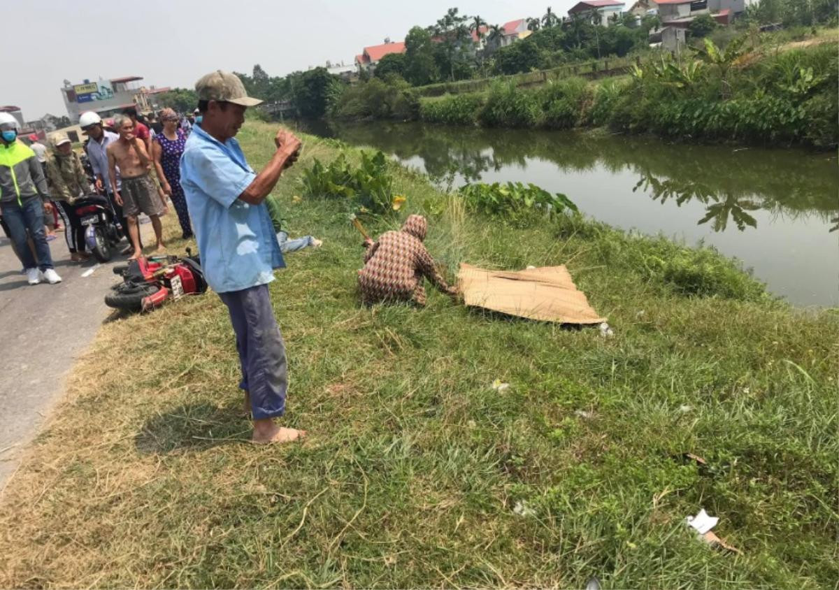 Kinh hoàng xe tải chở cơm hộp lao vào đoàn người đang đi trên đường khiến 2 học sinh lớp 10 tử vong, 3 người nhập viện Ảnh 2