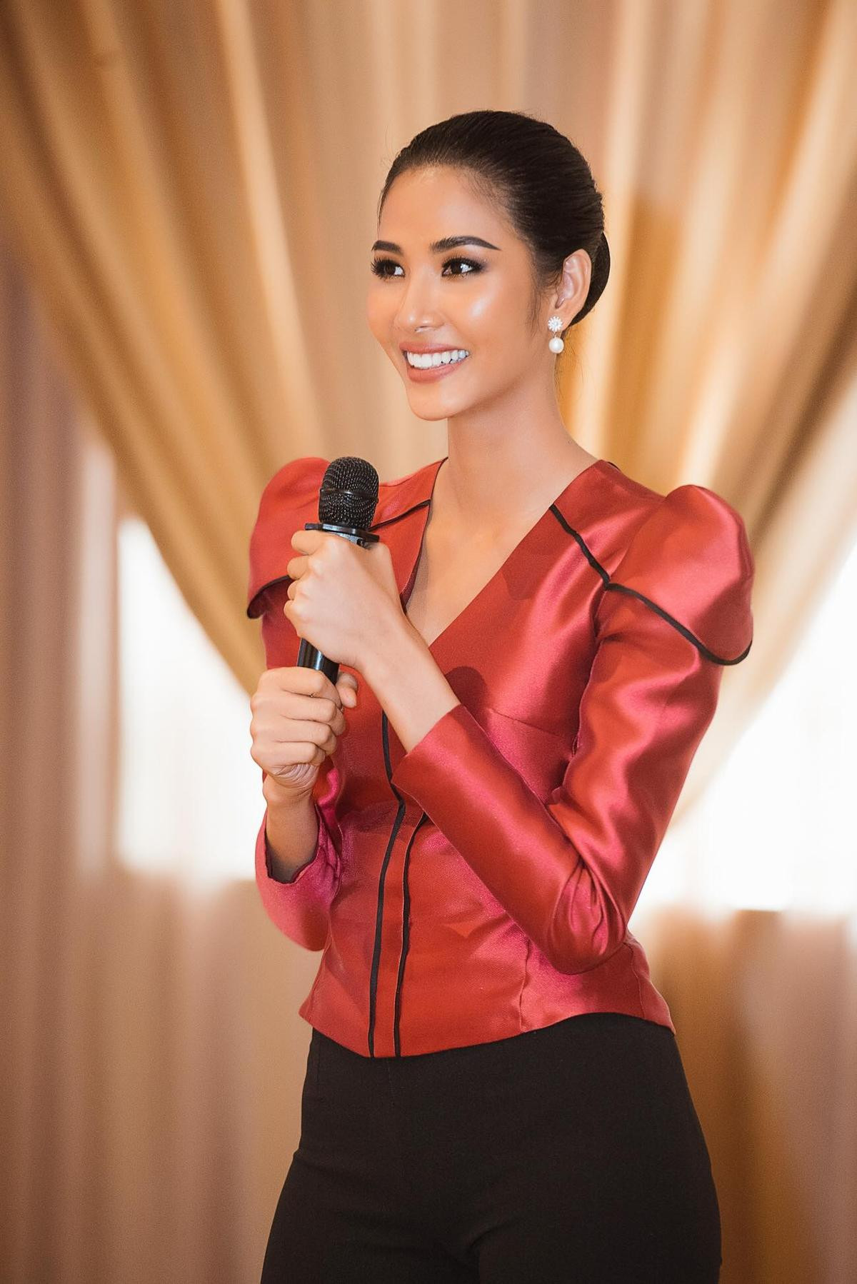 Á hậu Hoàng Thùy đẹp cuốn hút với làn da nâu nóng bỏng, nụ cười rạng rỡ chuẩn Miss Universe Ảnh 5